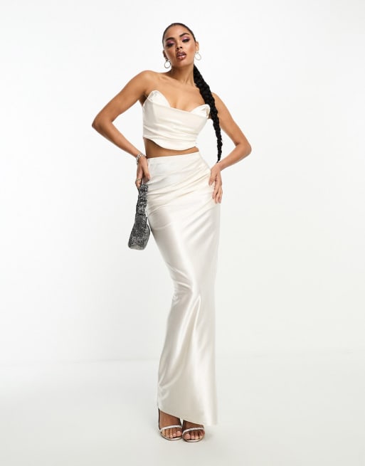 ASOS DESIGN - Top a corsetto senza spalline e gonna lunga in raso color champagne in coordinato
