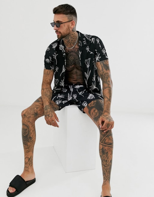 ASOS DESIGN – Zestaw z kwiatowym wzorem-szkicem: koszula i szorty kąpielowe