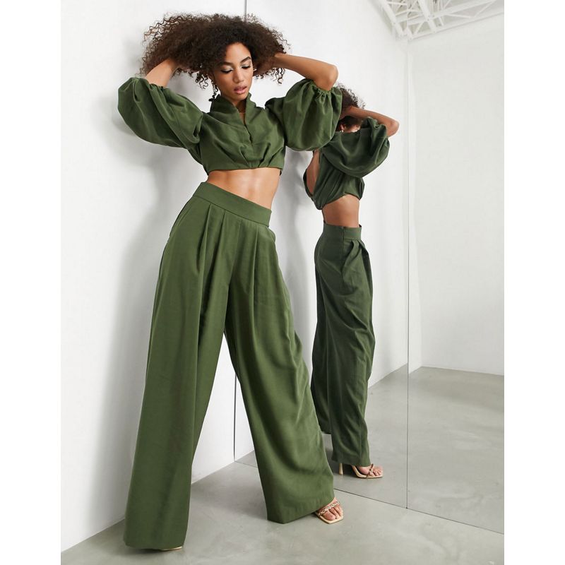  Donna EDITION - Completo con top allacciato al collo e pantaloni con fondo ampio verde oliva