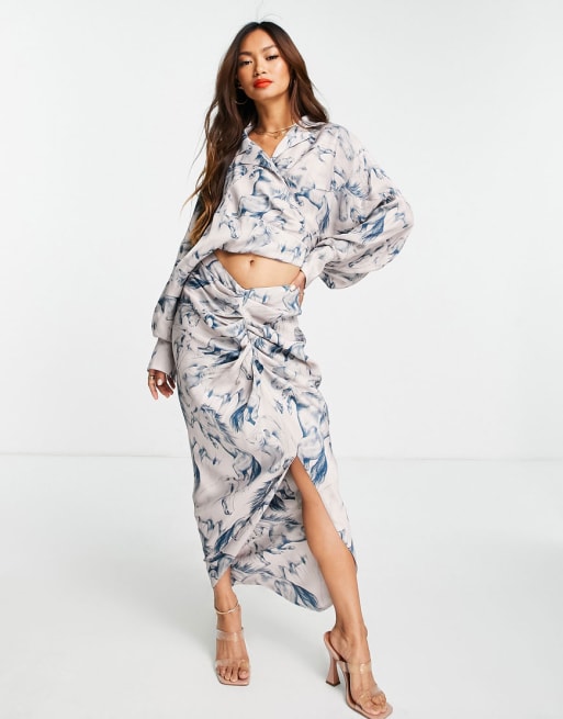 ASOS EDITION - Coordinato con blusa e gonna con stampa di cavalli multicolore