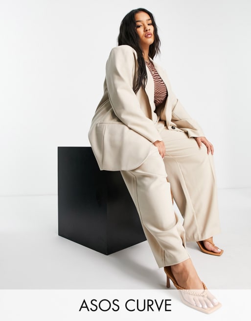 ASOS EDITION Curve - Ensemble avec pantalon et blazer long oversize - Taupe