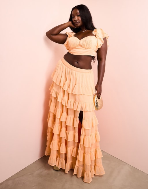 ASOS LUXE Curve - Coordinato da spiaggia con gonna lunga a balze e top color albicocca trasparente