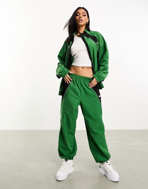 ASOS Weekend Collective Sportliche Trainingsjacke und Jogginghose aus grunem Nylon mit Oversize Passform ASOS