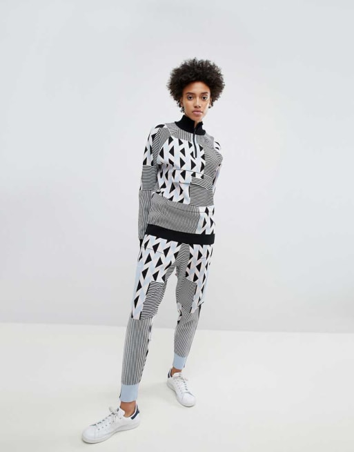 ASOS WHITE – Strickpullover und -jogginghose mit Geo-Print, Kombiteil