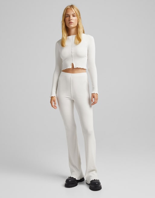 Bershka - Ensemble en maille avec top manches longues et pantalon évasé - Blanc