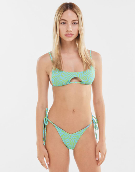 equipo comerciante ven Bershka geometric bikini with cut out in green | ASOS