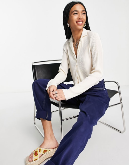 Bershka – Set aus plissiertem Button-Down-Hemd und Hose in Ecru