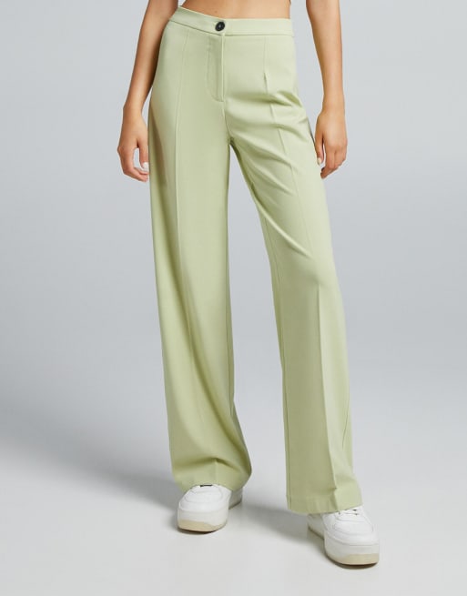 Bershka – Set, bestehend aus Blazer mit kurzem Schnitt und Hose mit weitem Bein in Grün