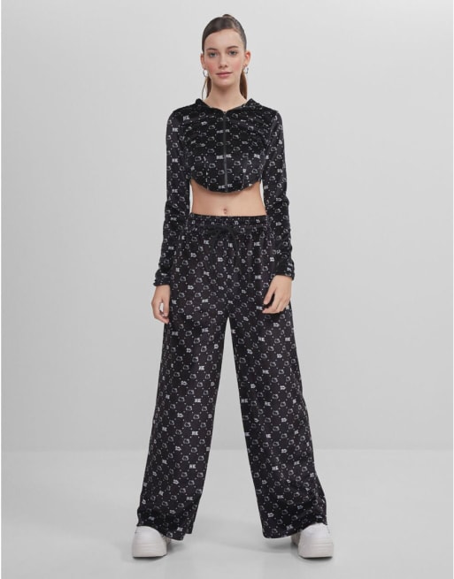 Bershka x Hello Kitty - Tuta sportiva con felpa con cappuccio e joggers, colore nero in coordinato