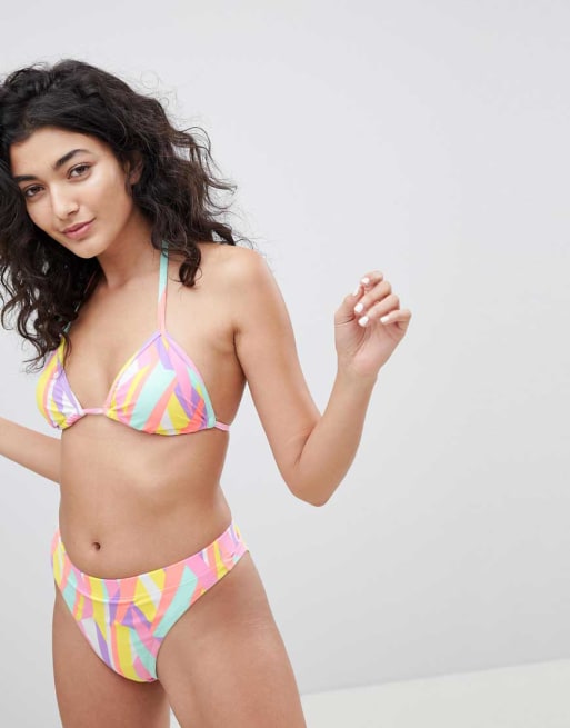 Bikini con estampado gráfico de Boohoo 