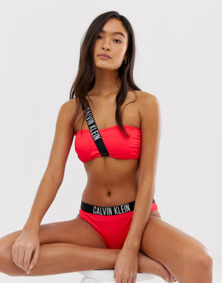 Bikini rosa con banda con el logo de Calvin Klein