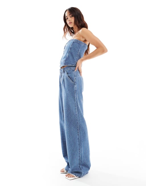 Blått, kritstrecksrandigt set i denim
