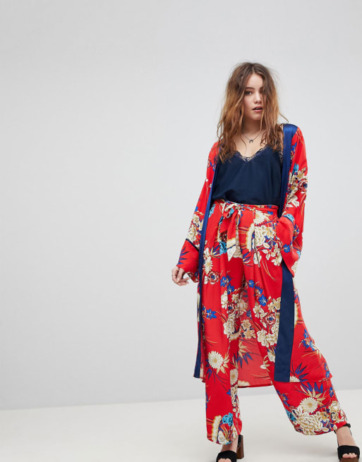 Blomstret kimono og bukser fra Kiss The - del af sæt | ASOS