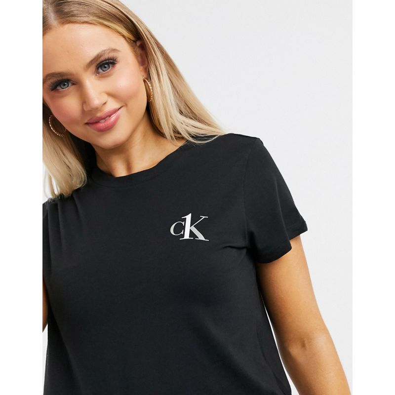Calvin Klein – CK One – Lounge-Set mit T-Shirt und Hose in Schwarz