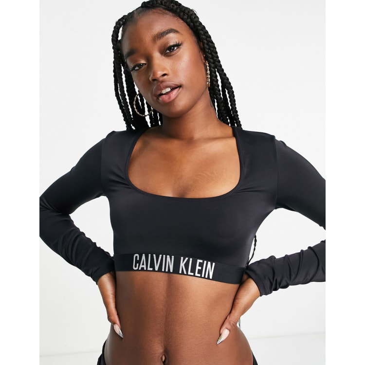 Embotellamiento hierro Negligencia Calvin Klein crop top in black - BLACK | ASOS