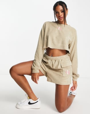 Calvin klein cropped clearance hoodie and shorts set