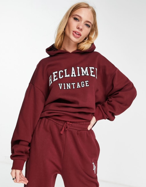 Chándal burdeos con sudadera con capucha y logo de estilo universitario de mezcla de algodón de Reclaimed Vintage Inspired