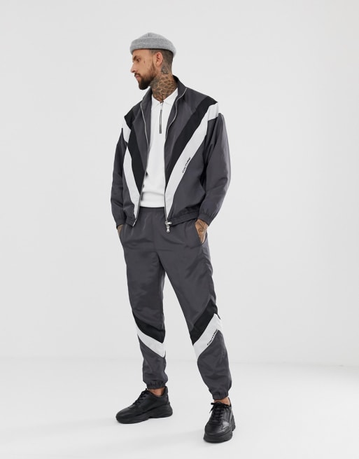 Chándal gris con diseño de chevrón de The Couture Club