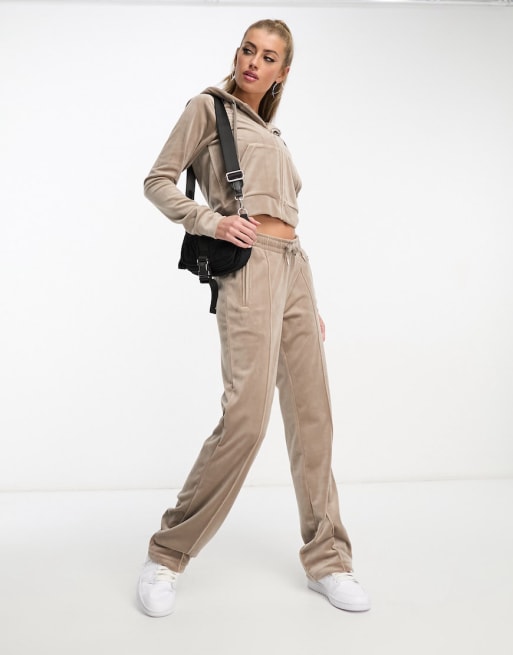 Chándal marrón de sudadera con capucha y pantalones de velour de Juicy Couture