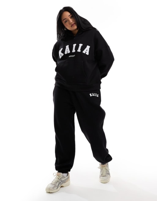 Chandal negro de Kaiia Plus ASOS