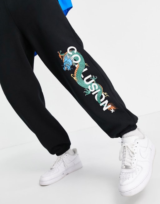 COLLUSION - Co-ord set met joggingbroek en hoodie met X drakenprint en logo in zwart