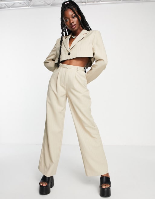COLLUSION - Coordinato con blazer taglio corto e pantaloni con fondo ampio colore neutro a righe