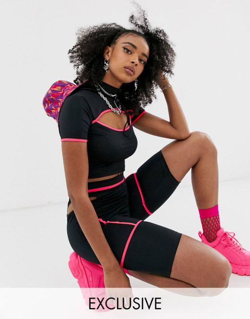 COLLUSION – Oberteil mit Cut-out und Neondesign und Legging-Shorts, Kombi