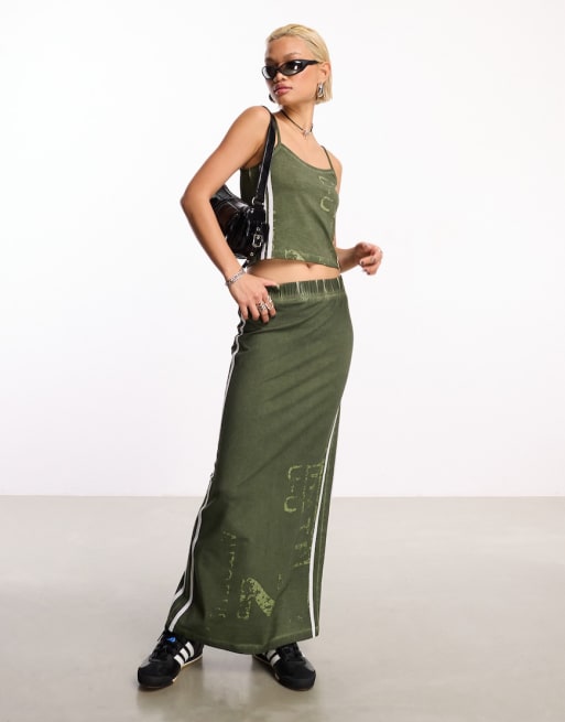 COLLUSION – Set aus Camisole und Maxirock in Khaki mit sportiven Streifen