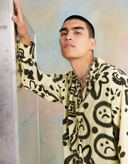 COLLUSION – Set aus Hemd und Shorts in Vintage-Cremeweiß mit Kritzelmuster - MULTI