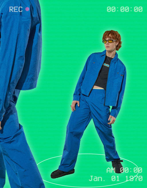 COLLUSION – Set aus Hemdjacke mit Reißverschluss und Jogginghose mit lockerem Schnitt in Blau