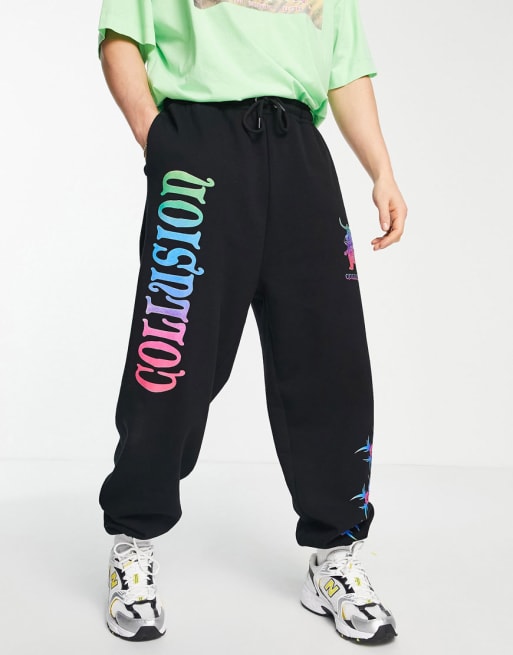 COLLUSION – Set aus Oversized-Jogginghose und Kapuzenpullover in Schwarz mit Fantasy-Prints
