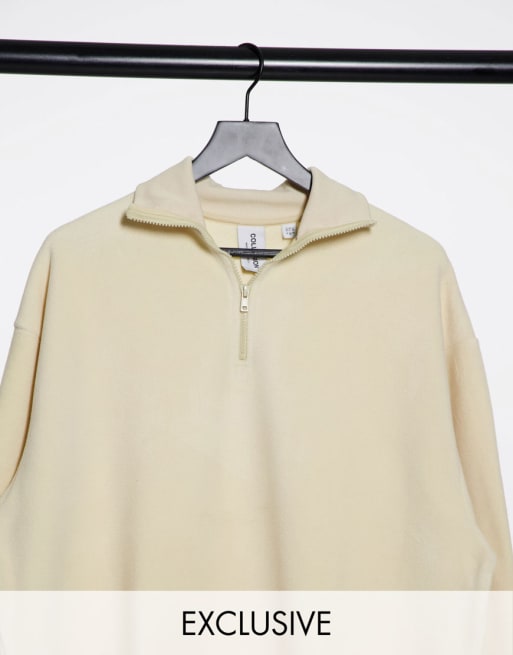 COLLUSION – Set aus Oversized-Sweatshirt mit Stehkragen aus Fleece und Jogginghose in gebrochenem Weiß