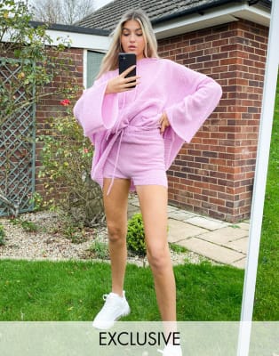 COLLUSION – Set mit Kapuzenpullover und Shorts aus strukturiertem Strick in Rosa