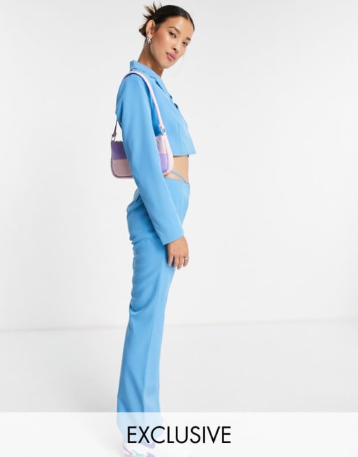 COLLUSION – Set mit kurz geschnittenem Blazer und schmal geschnittener Hose in Blau