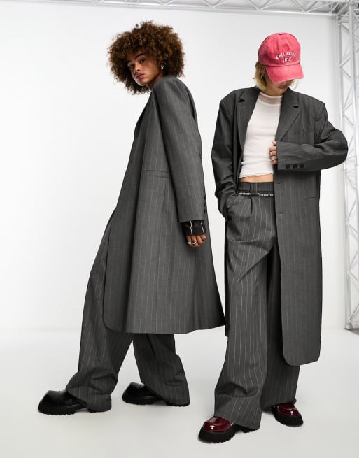 COLLUSION Unisex - Coordinato sartoriale con blazer taglio lungo e pantaloni grigio gessato