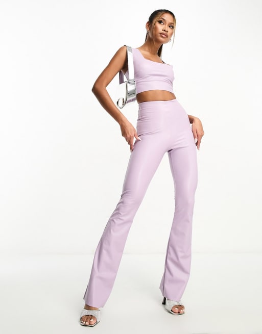 Commando - Coordinato con crop top con scollo squadrato e leggings a zampa in pelle sintetica lilla