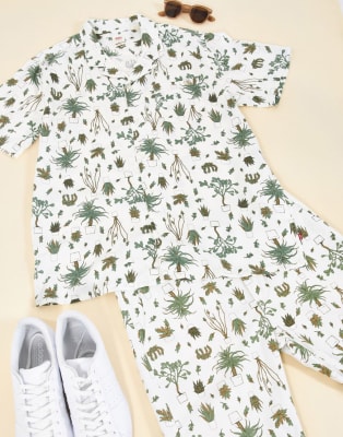 Conjunto blanco con estampado de cactus de Levi's 