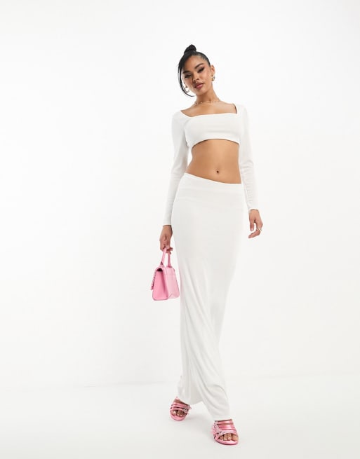 Conjunto blanco de falda larga y top corto liso con escote cuadrado de Aria Cove