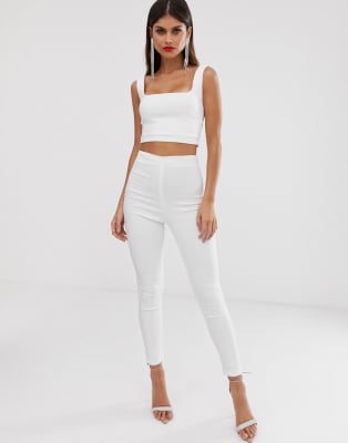 blanco de top corto con escote cuadrado y pantalones de sastre de Vesper | ASOS