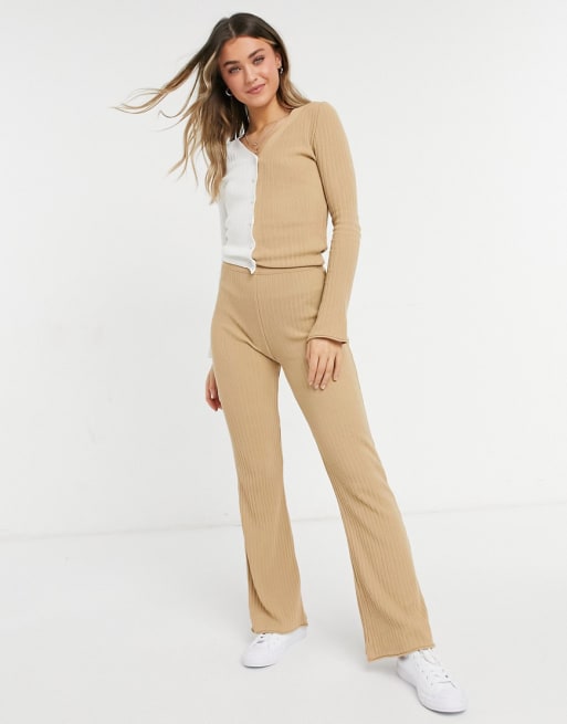 Conjunto color camel de pantalones de campana y rebeca con diseño color block de ASOS DESIGN