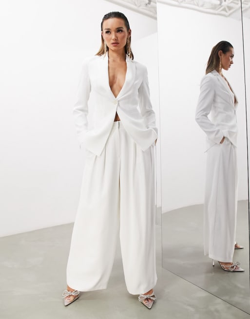 Conjunto color marfil de americana entallada de corte slim y pantalones de pernera ancha con detalle de pinzas de ASOS EDITION