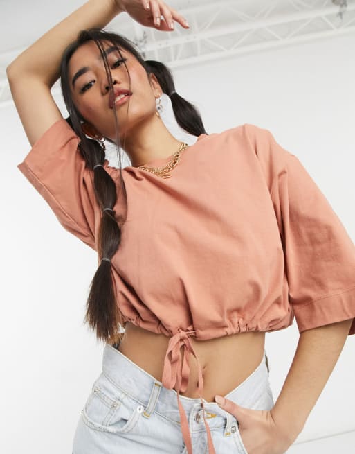 Conjunto color melocotón de estar por casa de top corto y minishorts de COLLUSION
