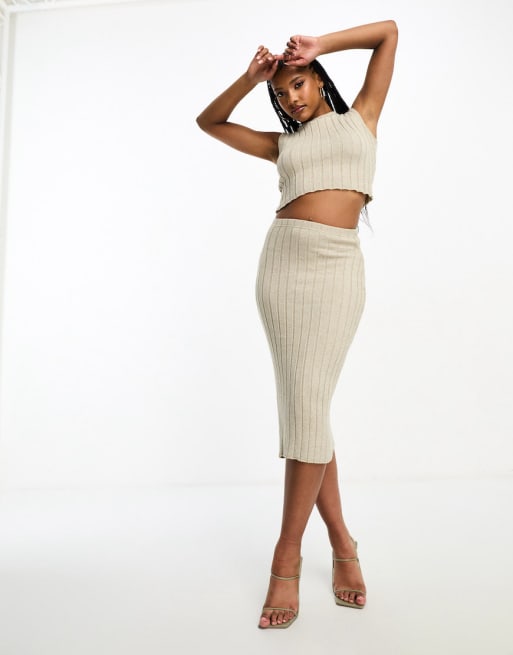 Conjunto color piedra de top corto y falda midi de punto de Missy Empire
