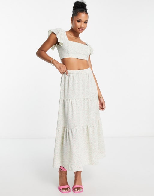 Conjunto color salvia de falda midi y top corto con estampado de florecitas de Collective The Label Petite