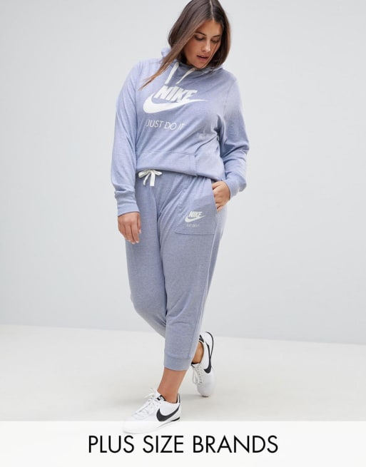 mil Peluquero Con otras bandas Conjunto con pantalones de chándal y sudadera vintage en gris glacial Gym  de Nike Plus | ASOS