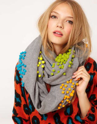 Conjunto con pompones multicolor de ASOS