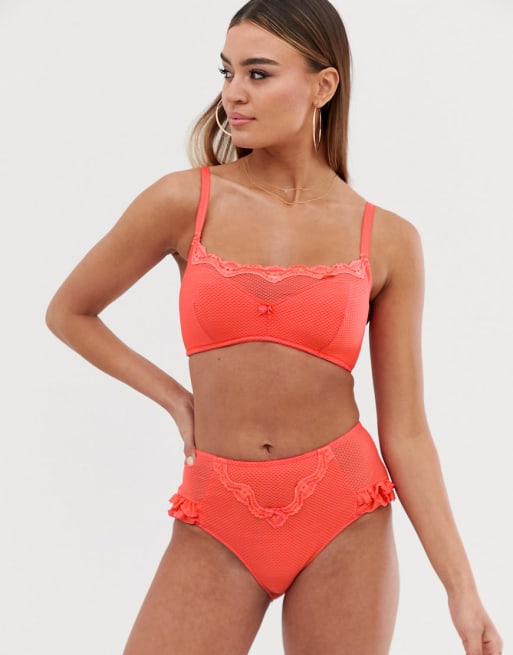 Conjunto con sujetador tipo top con aros de pecho completo y braguitas en color coral Ditto de Pour Moi