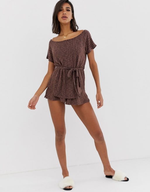 Conjunto confort de pantalones cortos t tio con lazada y escote Bardot Mix & Match de ASOS DESIGN