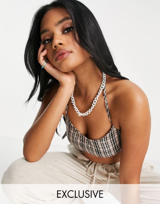 Conjunto de bralette y camisa extragrande gris a cuadros exclusivo de Noisy May