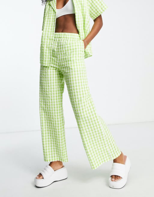 Conjunto de camisa con cuello de solapas y pantalones de corte recto de Monki